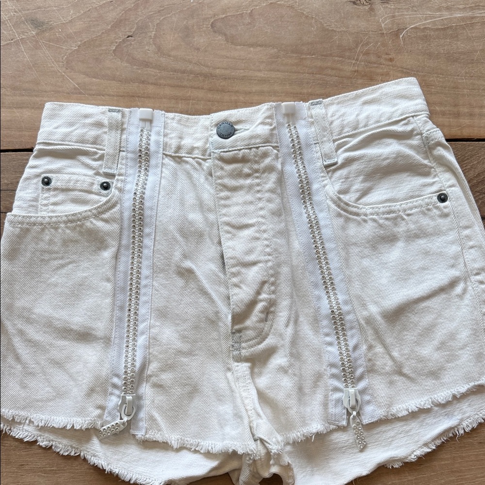 Carmar size 28 like new rhinestone zipper shorts